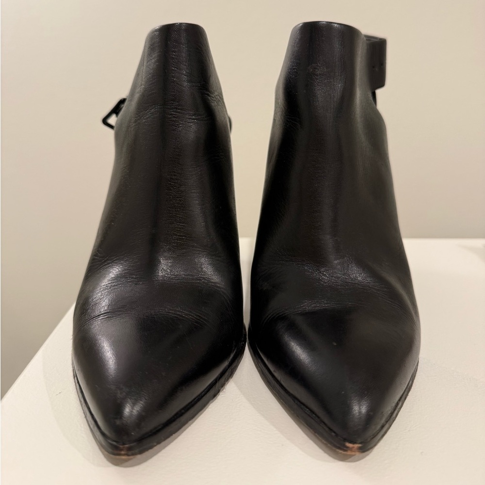 Pour La Victoire Black Leather Heels